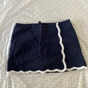 Lilly Pulitzer navy blue skort with white trim. Size 2